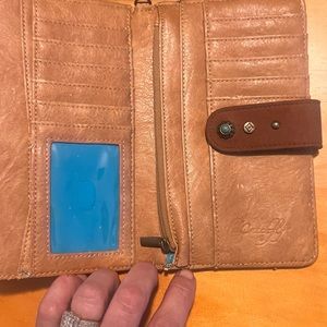 Ladies leather wallet bundle from Catchfly and aleather wallet from Ecuador